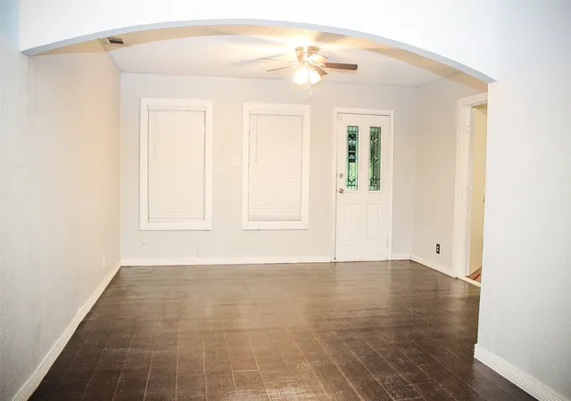 Photo 2 of Single family home for sale at 1318 S Ewing Ave, Dallas, TX 75216 | MLS# 21109392 | Listing updated on 2026-08-29