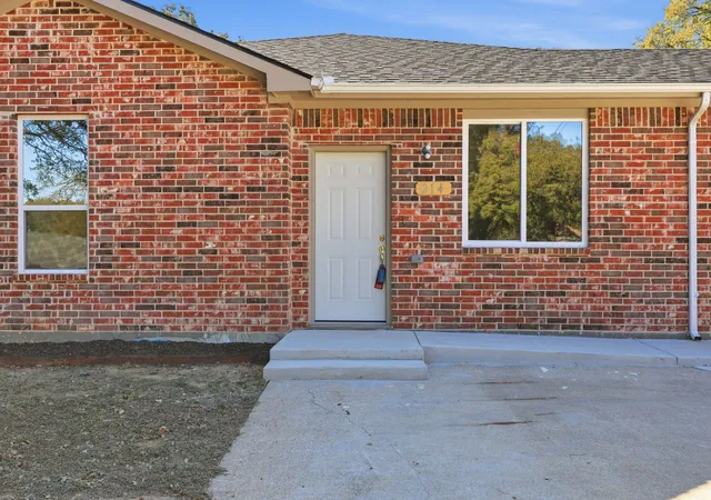 Homes for sale in Lake Dallas, TX | 214 Pembrook St, Lake Dallas, TX 75065 | MLS# 21106262