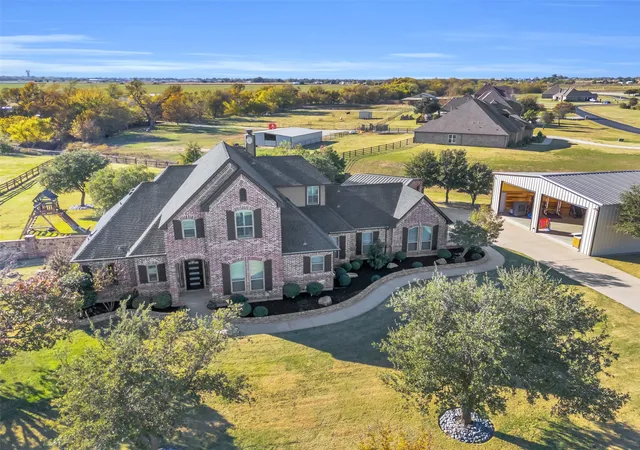 Photo 3 of Single family home for sale at 2200 Twin Creeks Ct, Pilot Point, TX 76258 | MLS# 21110130 | Listing updated on 2026-08-20
