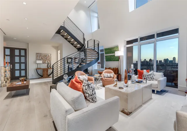Photo 3 of Condo for sale at 3505 Turtle Creek Blvd #20E, Dallas, TX 75219 | MLS# 21109894 | Listing updated on 2026-09-06