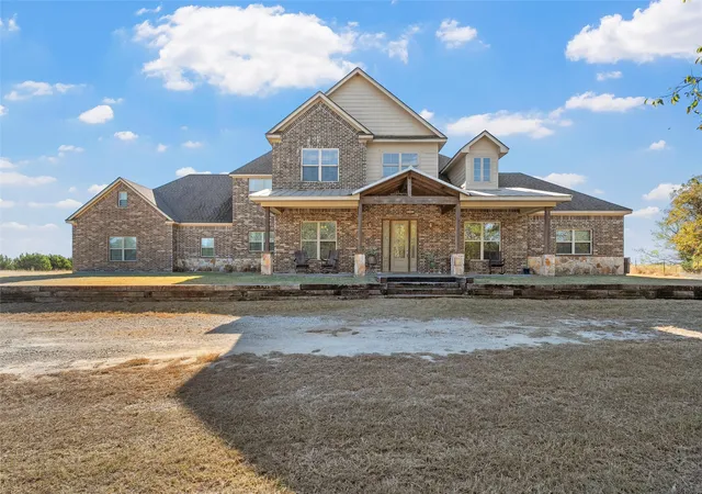Photo 3 of Single family home for sale at 2370 Garrett Ln, China Spring, TX 76633 | MLS# 21112518 | Listing updated on 2026-09-18