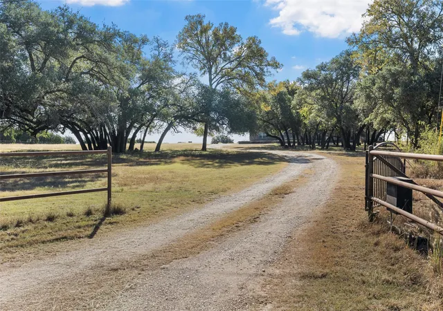 Photo 4 of Single family home for sale at 2370 Garrett Ln, China Spring, TX 76633 | MLS# 21112518 | Listing updated on 2026-09-18