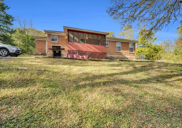 Photo 4 of Single family home for sale at 846 Truman Cir, Lancaster, TX 75146 | MLS# 21113572 | Listing updated on 2026-08-23