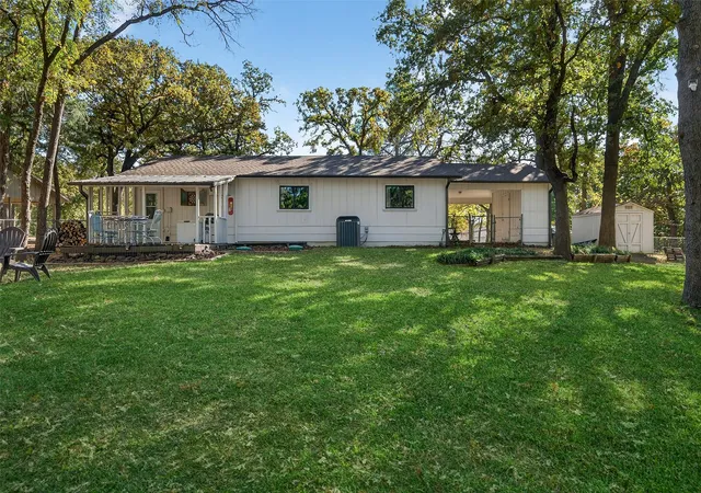 Homes for sale in Lake Kiowa, TX | 329 Comanche Dr, Lake Kiowa, TX 76240 | MLS# 21113682