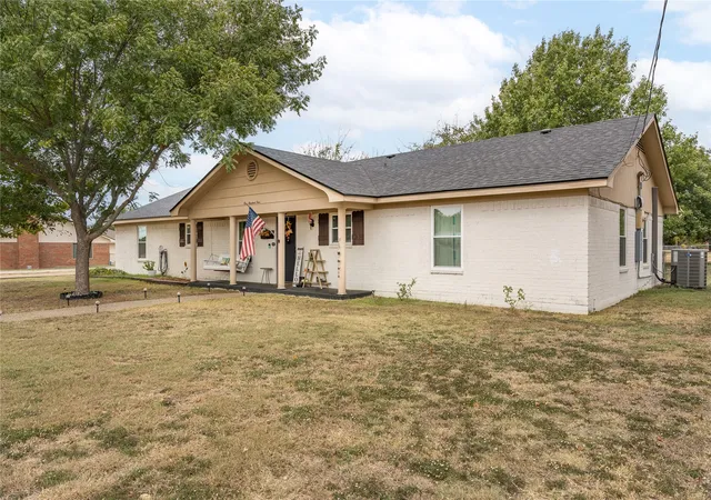 Homes for sale in China Spring, TX | 104 Sherry Lynn Dr, China Spring, TX 76633 | MLS# 21113944