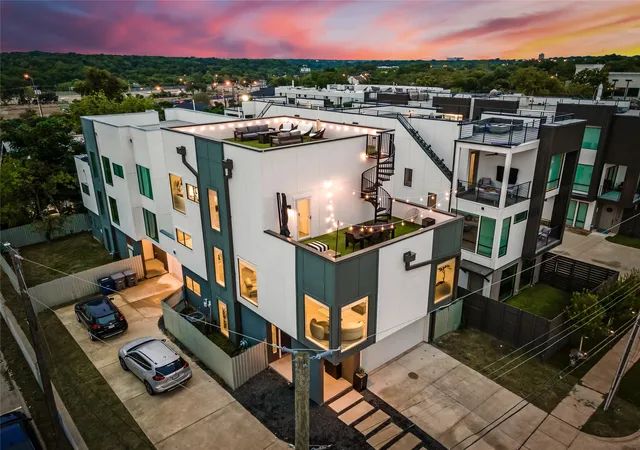 1st image of 1002 Mobile St #1, Dallas, TX 75208 | MLS# 21112977