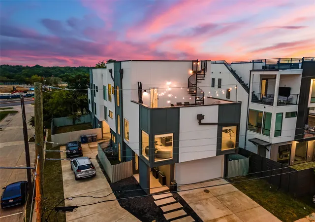 2nd image of 1002 Mobile St, Dallas, TX 75208