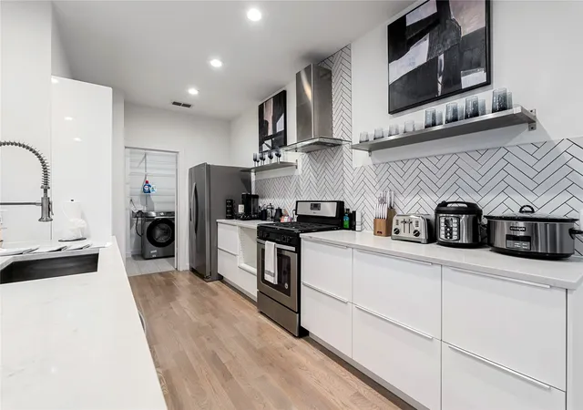 3rd image of 1002 Mobile St #1, Dallas, TX 75208 | MLS# 21112977