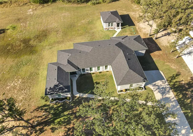Photo 2 of Single family home for sale at 133 Crestview Dr, Corsicana, TX 75109 | MLS# 21114448 | Listing updated on 2026-09-16