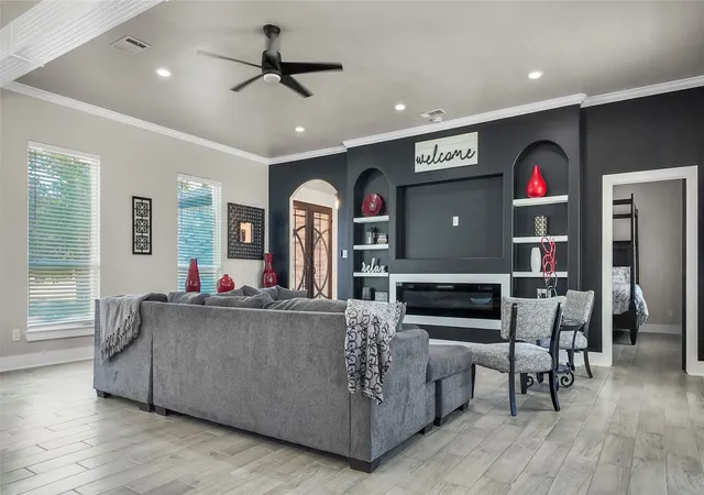 Photo 4 of Single family home for sale at 133 Crestview Dr, Corsicana, TX 75109 | MLS# 21114448 | Listing updated on 2026-09-16