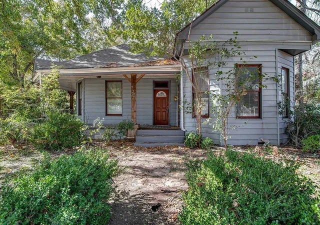 1st image of 735 N Robinson St, Cleburne, TX 76031 | MLS# 21113840