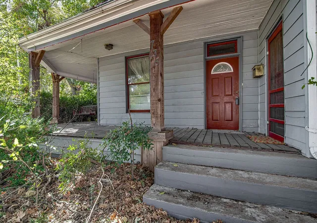 2nd image of 735 N Robinson St, Cleburne, TX 76031 | MLS# 21113840
