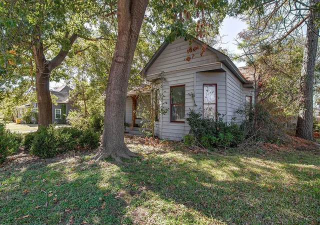 5th image of 735 N Robinson St, Cleburne, TX 76031 | MLS# 21113840