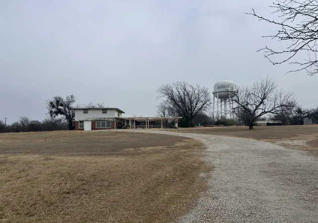 Homes for sale in Jacksboro, TX | 1115 W Belknap, Jacksboro, TX 76458 | MLS# 21115660