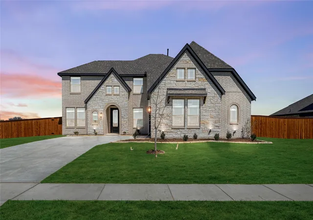 Photo 2 of Single family home for sale at 403 Birkdale Ln, Red Oak, TX 75154 | MLS# 21101156 | Listing updated on 2026-10-07