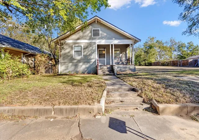 Homes for sale in Denison, TX | 513 W Texas St, Denison, TX 75020 | MLS# 21105219