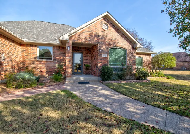Homes for sale in Lake Kiowa, TX | 1321 Kiowa Dr E, Lake Kiowa, TX 76240 | MLS# 21115854