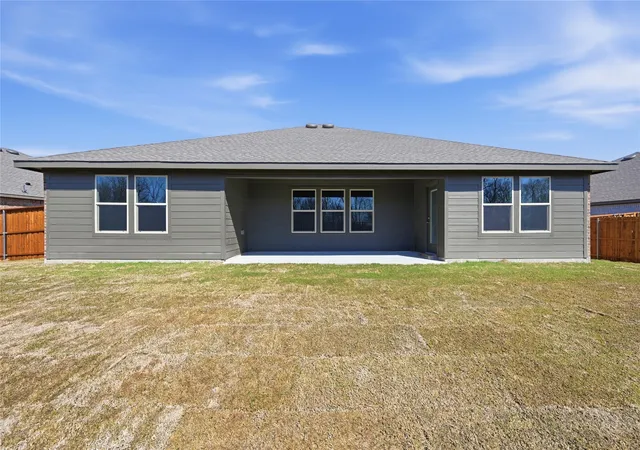 Photo 3 of Single family home for sale at 1905 Reveille Way, Terrell, TX 75160 | MLS# 21116313 | Listing updated on 2026-10-02