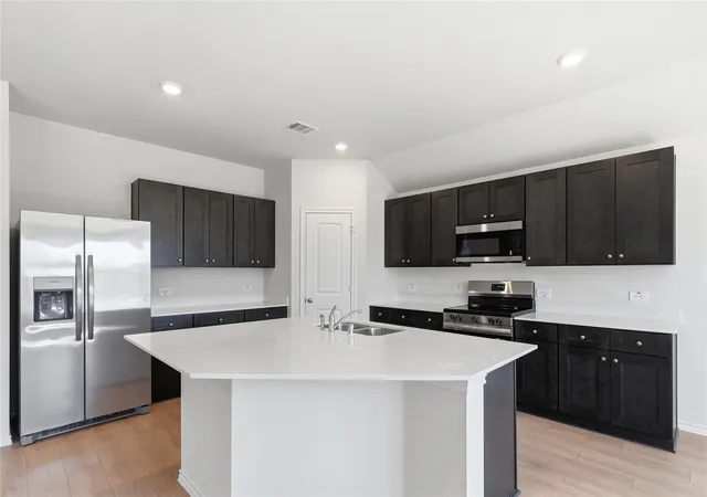 Photo 3 of Single family home for sale at 1905 Reveille Way, Terrell, TX 75160 | MLS# 21116313 | Listing updated on 2026-10-02