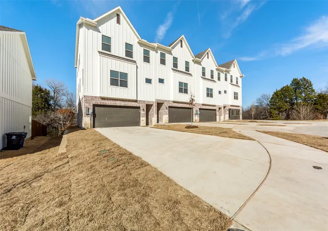 Townhouse for sale at 6377 Mason Ct, Dallas, TX 75227 | MLS# 21115482
