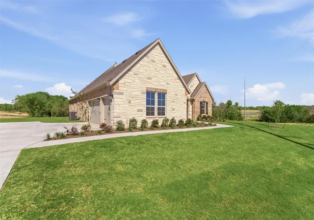 Homes for sale in Weatherford, TX | 513 Lantana Dr, Weatherford, TX 76085 | MLS# 21105934