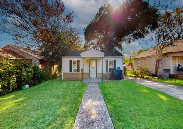 1st image of 5729 Donnelly Ave, Fort Worth, TX 76107 | MLS# 21116244