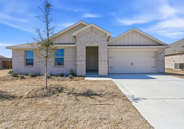 Photo 1 of Single family home for sale at 1917 Reveille Way, Terrell, TX 75160 | MLS# 21116808 | Listing updated on 2026-10-02