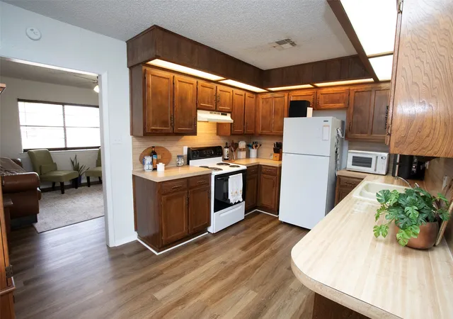 Photo 4 of Single family home for sale at 1212 3Rd St, Graham, TX 76450 | MLS# 21116847 | Listing updated on 2026-07-21