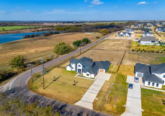 Photo 2 of Single family home for sale at 212 W Cottage Hill Pkwy, Celina, TX 75009 | MLS# 21114201 | Listing updated on 2026-07-07
