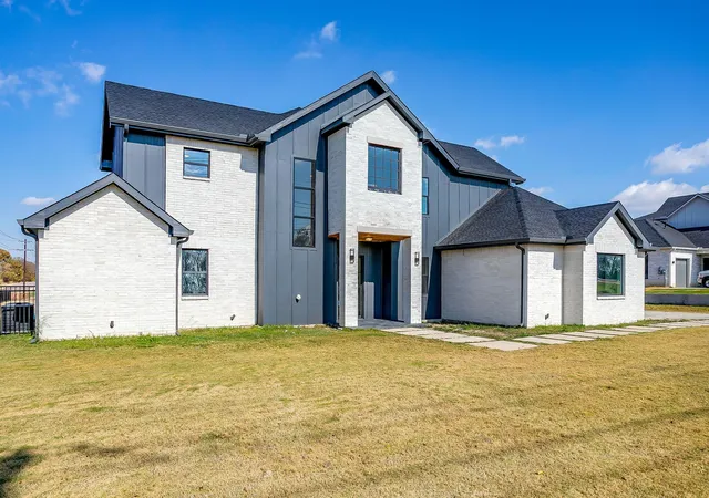 Photo 4 of Single family home for sale at 212 W Cottage Hill Pkwy, Celina, TX 75009 | MLS# 21114201 | Listing updated on 2026-07-07