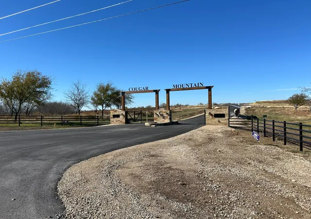 2nd image of 2820 Lucky Pepper Dr, Granbury, TX 76049 | MLS# 21117201