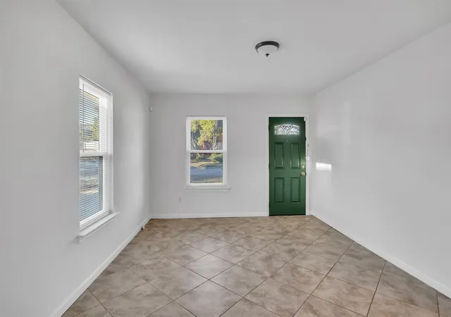 Photo 3 of Sale Pending at 5417 Como Dr, Fort Worth, TX 76107 | MLS# 21101657 | Listing updated on 2026-08-21