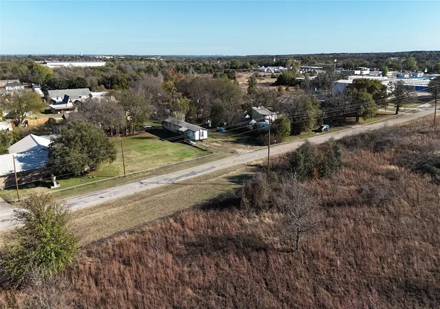 3rd image of 214 Pearson Ln, Azle, TX 76020 | MLS# 21117599