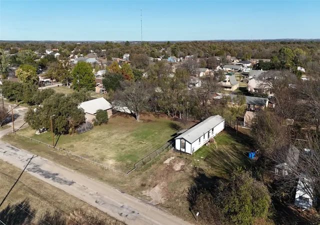 4th image of 214 Pearson Ln, Azle, TX 76020 | MLS# 21117599
