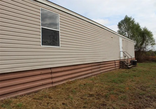 Photo 3 of Manufactured home for sale at 10594 County Road 2138, Kemp, TX 75143 | MLS# 21118475 | Listing updated on 2026-09-15