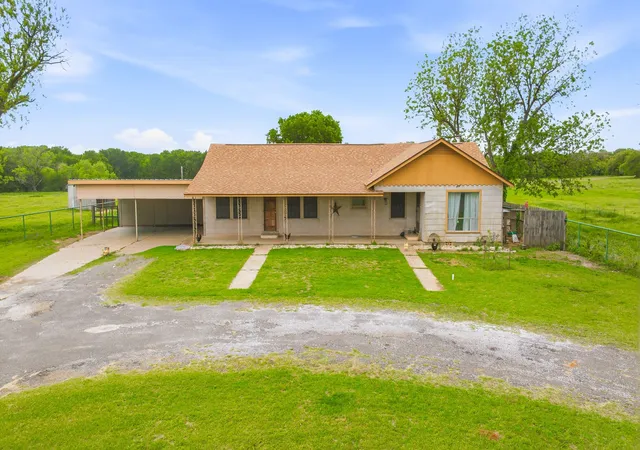 Homes for sale in De Leon, TX | 7450 E Hwy 6, De Leon, TX 76444 | MLS# 21118471