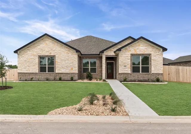 Homes for sale in Lorena, TX | 126 Lasso Loop, Lorena, TX 76655 | MLS# 21118571