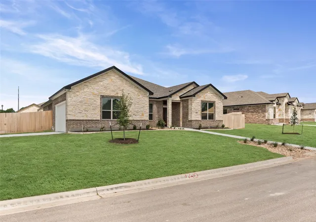 Homes for sale in Lorena, TX | 126 Lasso Loop, Lorena, TX 76655 | MLS# 21118571