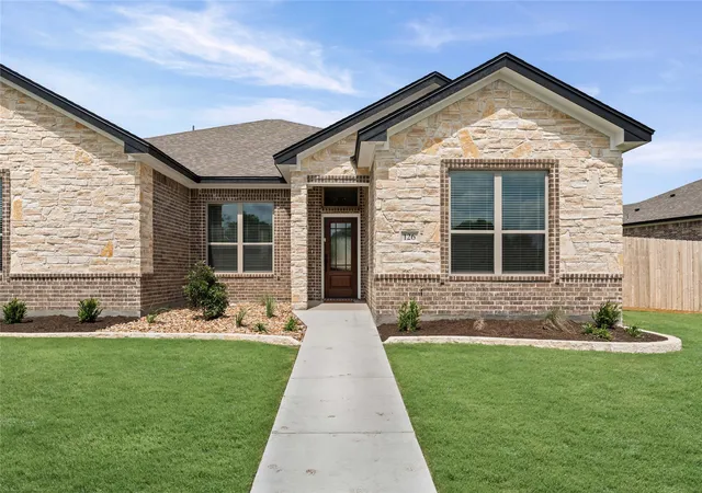 Homes for sale in Lorena, TX | 126 Lasso Loop, Lorena, TX 76655 | MLS# 21118571