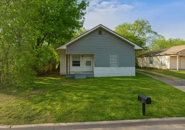 Homes for sale in Fort Worth, TX | 1217 High St, Fort Worth, TX 76110 | MLS# 21118702
