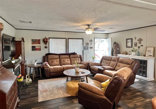 Photo 3 of Manufactured home for sale at 285 C R 2262, Mineola, TX 75773 | MLS# 21118602 | Listing updated on 2026-08-20