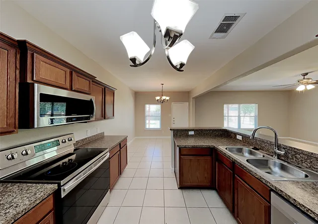 Photo 3 of Single family home for sale at 810 Oak Hollow Ln, Anna, TX 75409 | MLS# 21118752 | Listing updated on 2026-10-02