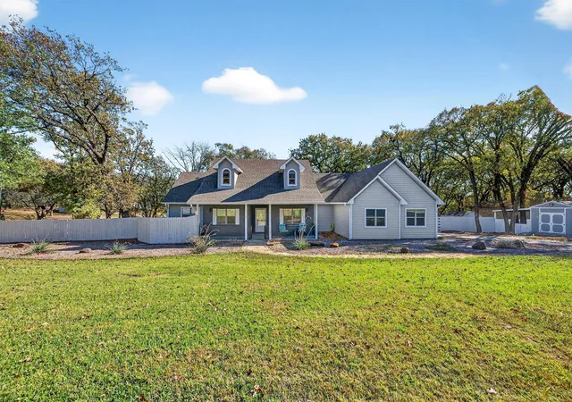 Homes for sale in Pottsboro, TX | 380 Crescent Dr, Pottsboro, TX 75076 | MLS# 21116884