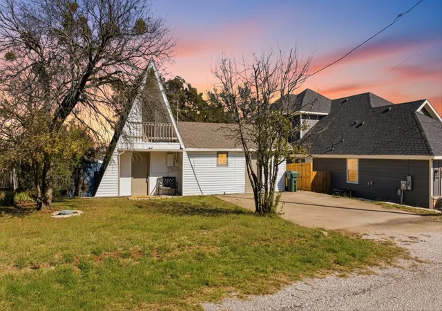 Homes for sale in Granbury, TX | 2707 Austin Dr, Granbury, TX 76048 | MLS# 21114026