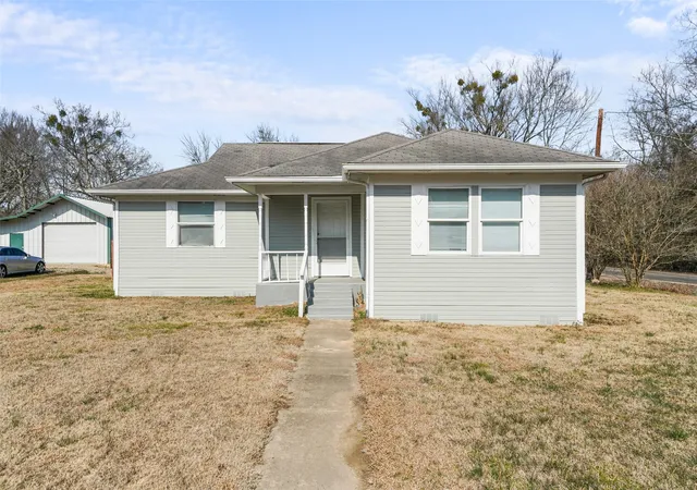 Homes for sale in Paris, TX | 1145 Jefferson Rd, Paris, TX 75460 | MLS# 21118026