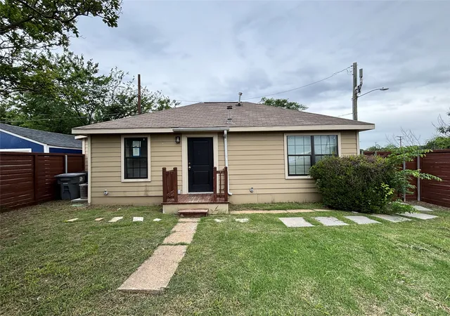Photo 1 of Condo for sale at 1115 S Glasgow Dr #2, Dallas, TX 75223 | MLS# 21120019 | Listing updated on 2026-08-30