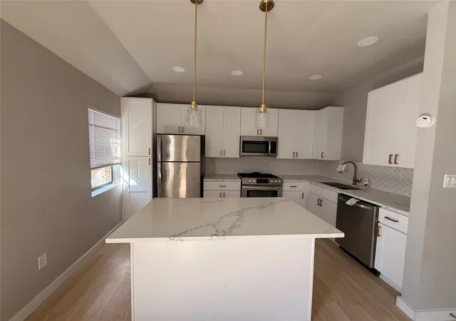 Photo 4 of Condo for sale at 1115 S Glasgow Dr #2, Dallas, TX 75223 | MLS# 21120019 | Listing updated on 2026-10-03
