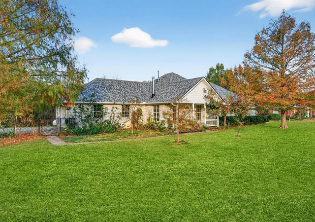 Photo 3 of Single family home for sale at 538 Lakewood Rd, Denison, TX 75020 | MLS# 21120228 | Listing updated on 2026-09-25