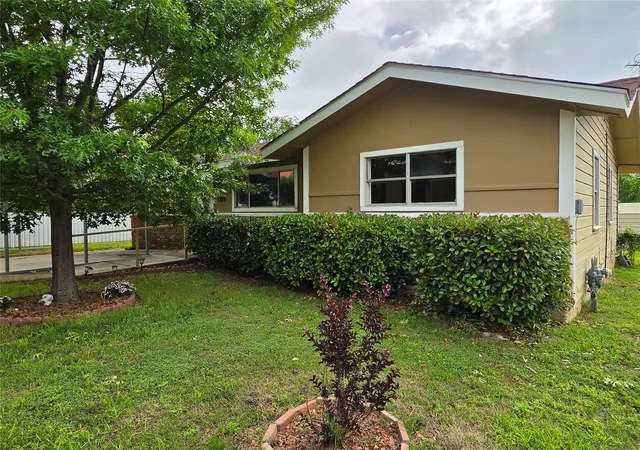 Homes for sale in Bangs, TX | 509 Starkey St, Bangs, TX 76823 | MLS# 21120286