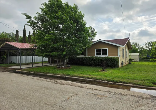 Homes for sale in Bangs, TX | 509 Starkey St, Bangs, TX 76823 | MLS# 21120286